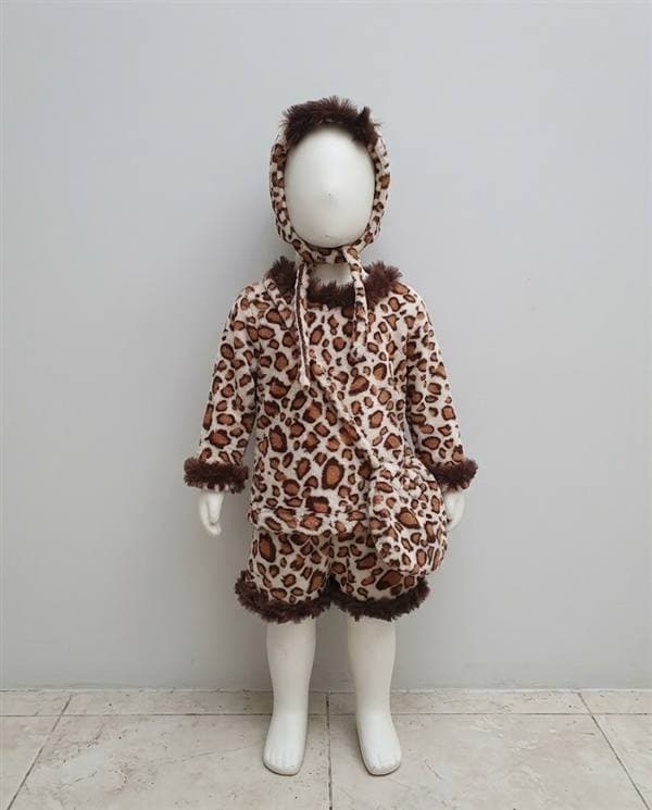 Gatita leopardo con gorro y bolso