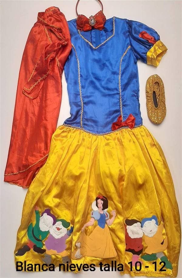Blanca Nieves con capa