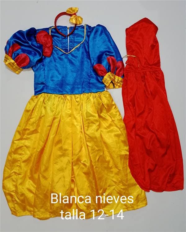 Blanca Nieves con capa