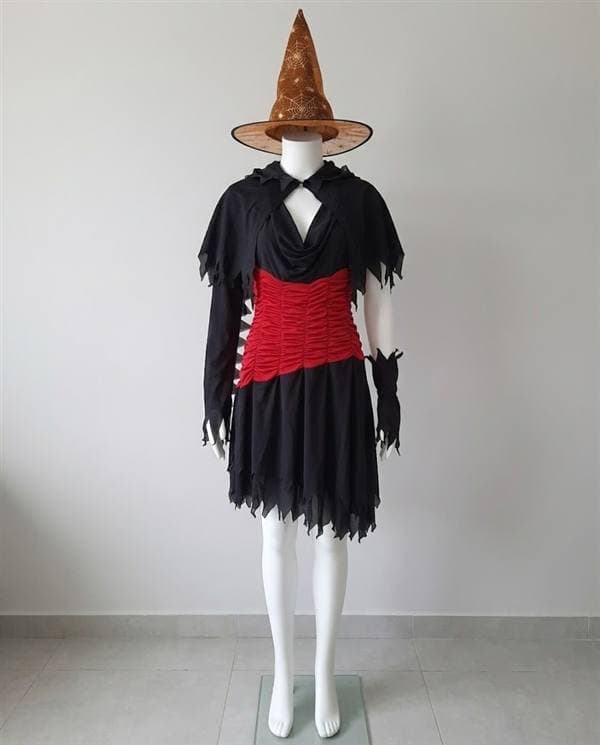 Bruja (vestido negro y rojo con sombrero)